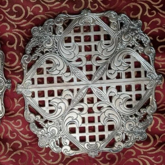 SET OF 2 GODINGER 20TH ANNIVERSARY BAROQUE SILVER HOT PLATES EXPANDABLE TRIVETS - Picture 2 of 7